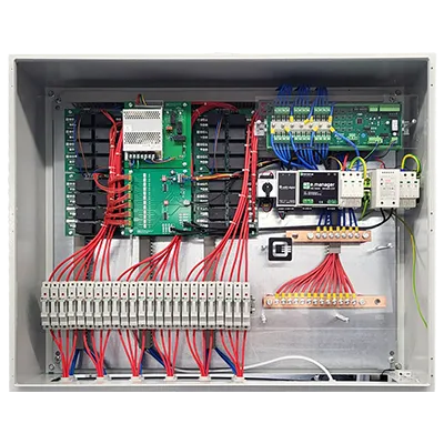 Super Multi Box DC Combiner für Freifeld und Agri PV mit Zentralwechselrichter - patentierte Lösung inklusive PV String Fehler Diskriminator und Feuerwehrschalter. Kundenspezifisch gebaut.