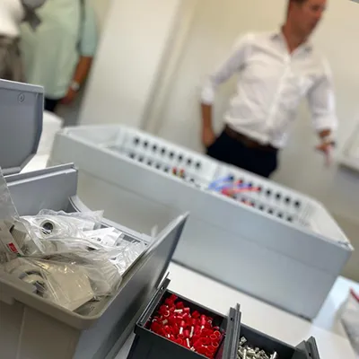Q3 Produktion Generatoranschlusskasten GAK DC Combiner Feuerwehrschalter